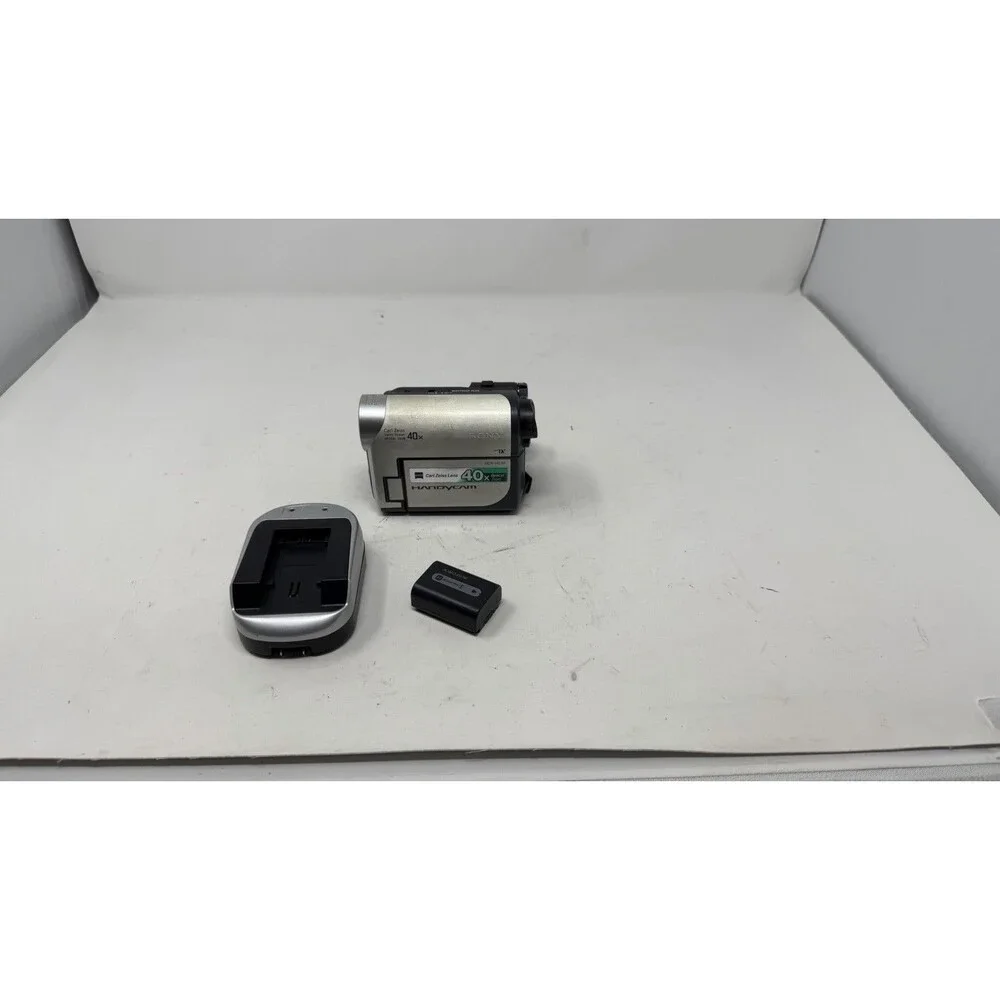 Sony Handycam Camcorder Carl Zeiss 40x Optical Zoom DCR-HC38 - 